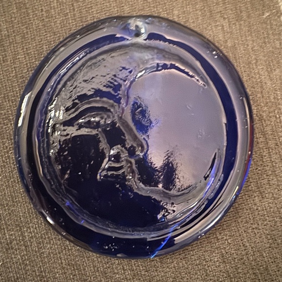 New• Dyed Blue Quartz Man In The Moon Sun Catcher - Picture 2 of 2